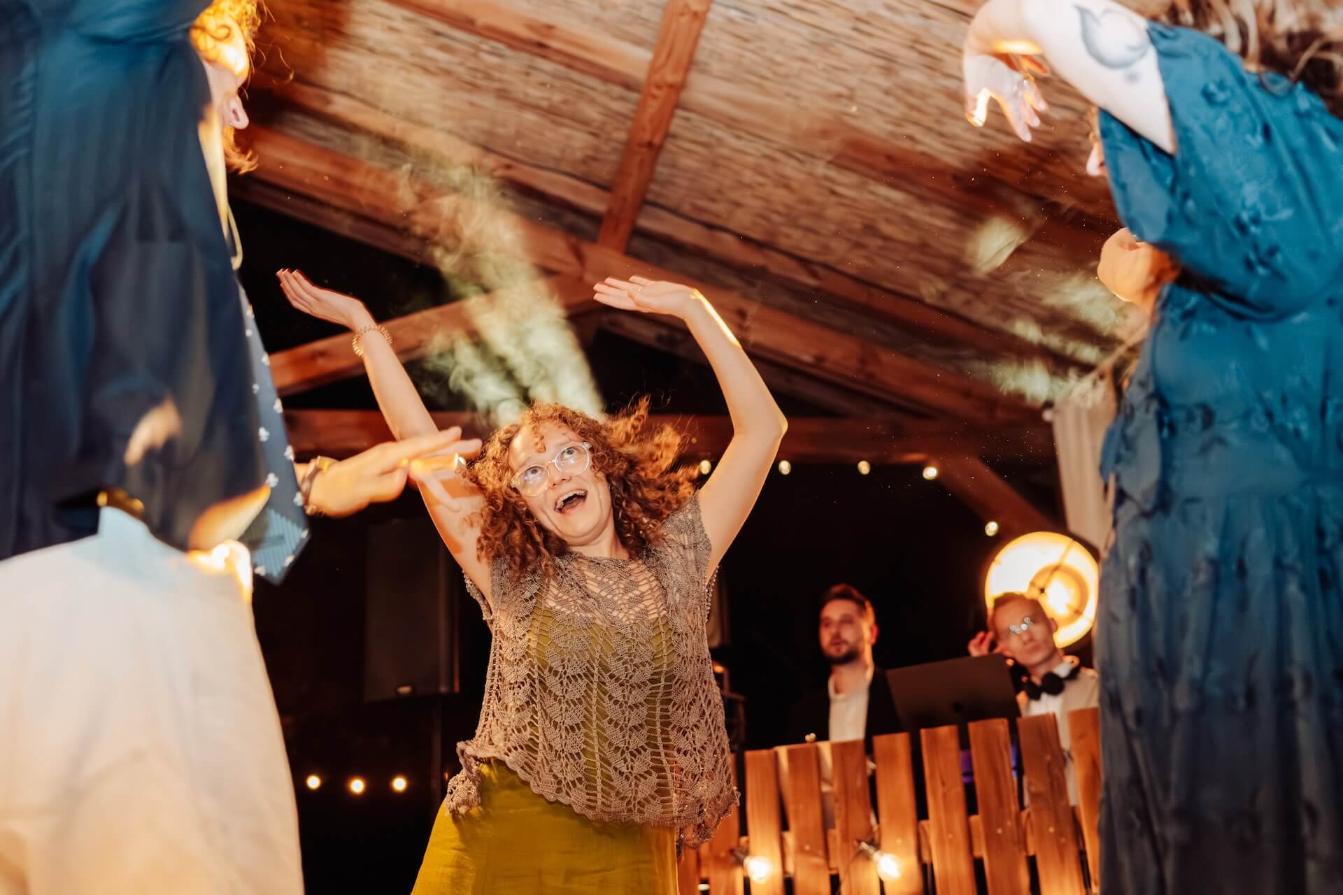 Najlepszy fotograf na kameralny slub warszawa siedlisko malcanow goscie tanczą wesele z dj