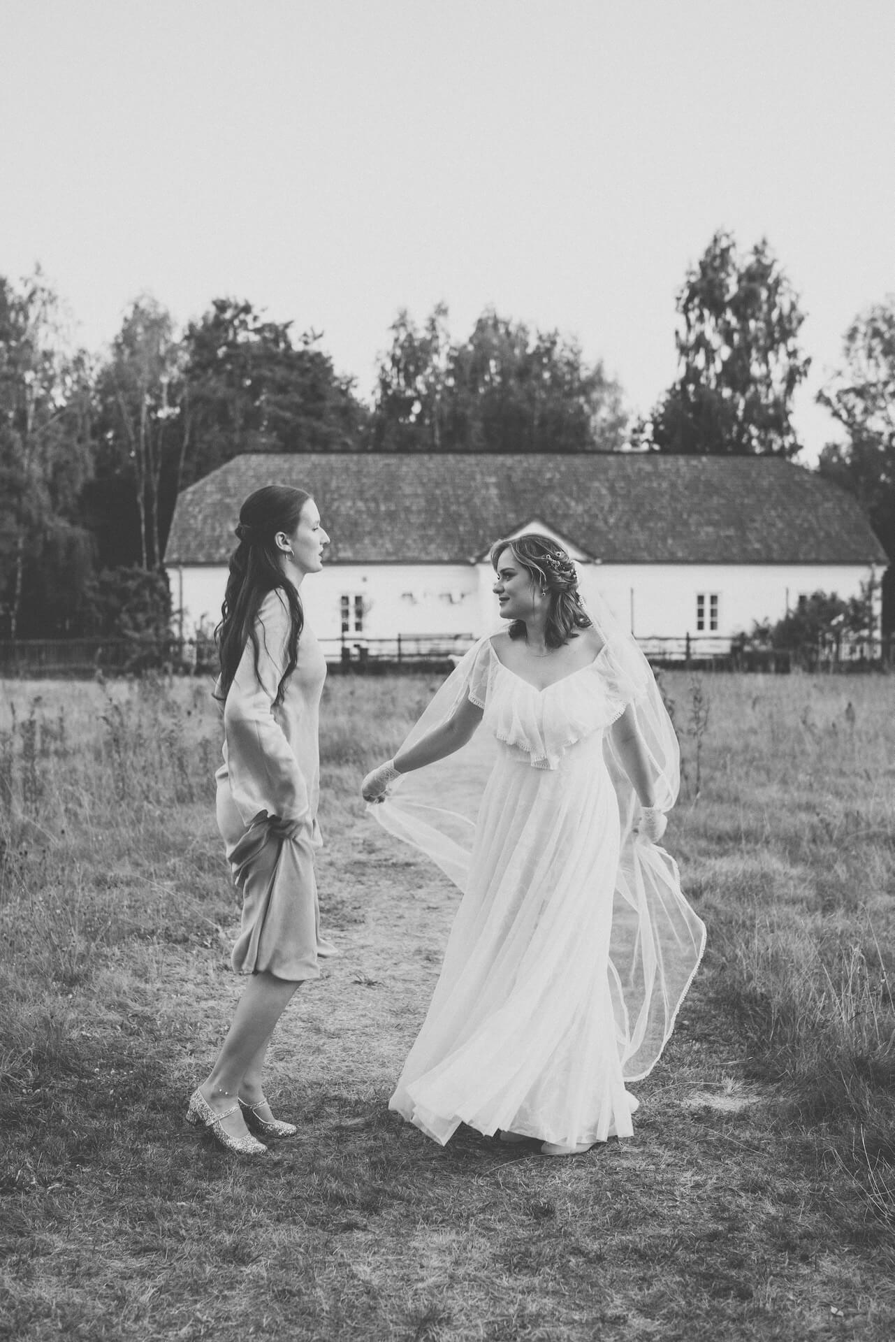 Reportaz z wesela fotograf siedlisko malcanow mloda tanczy ze swiadkowa