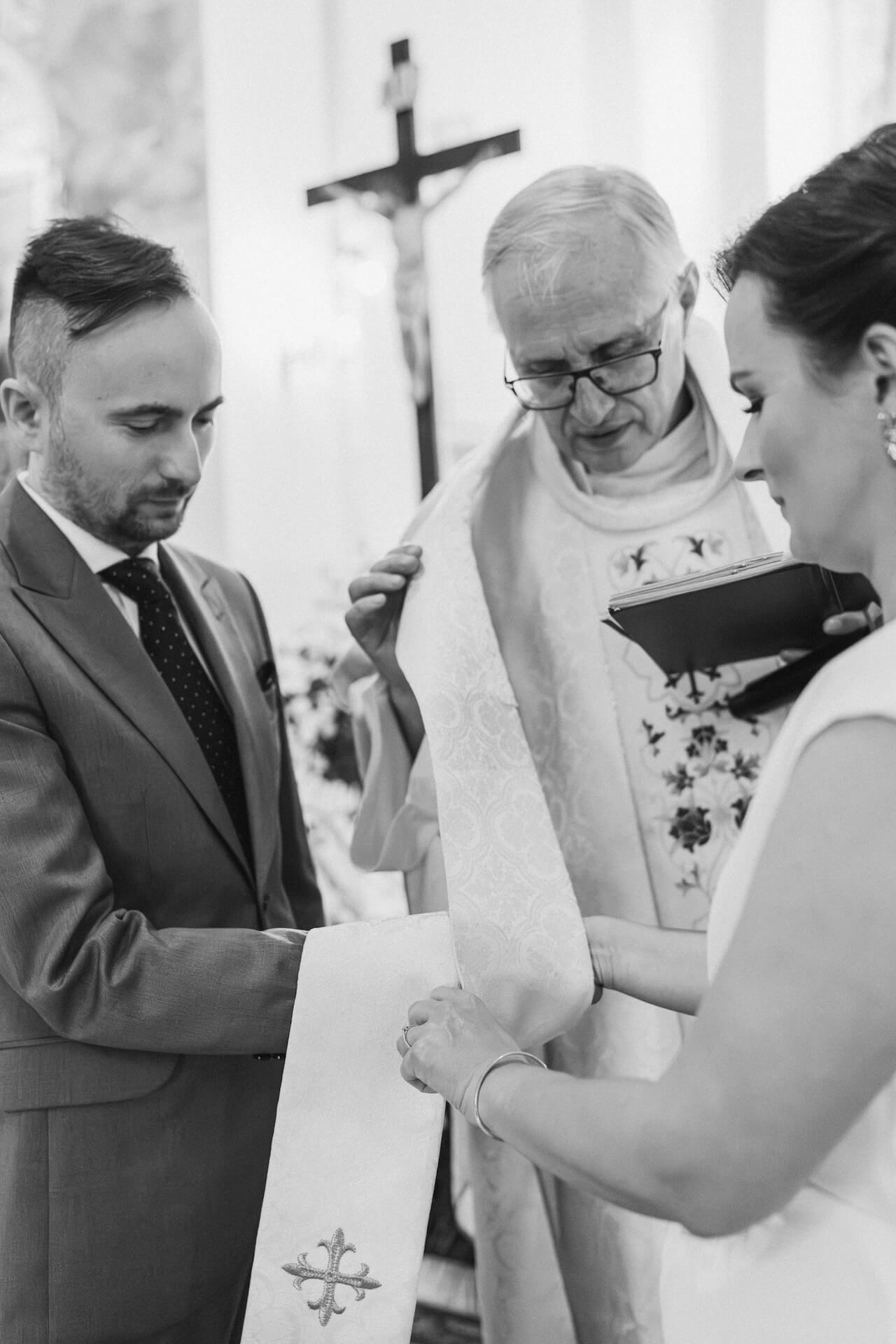 Fotograf na kameralny slub warszawa wola kosciol sw stanislawa przyrzeczenie malzenskie