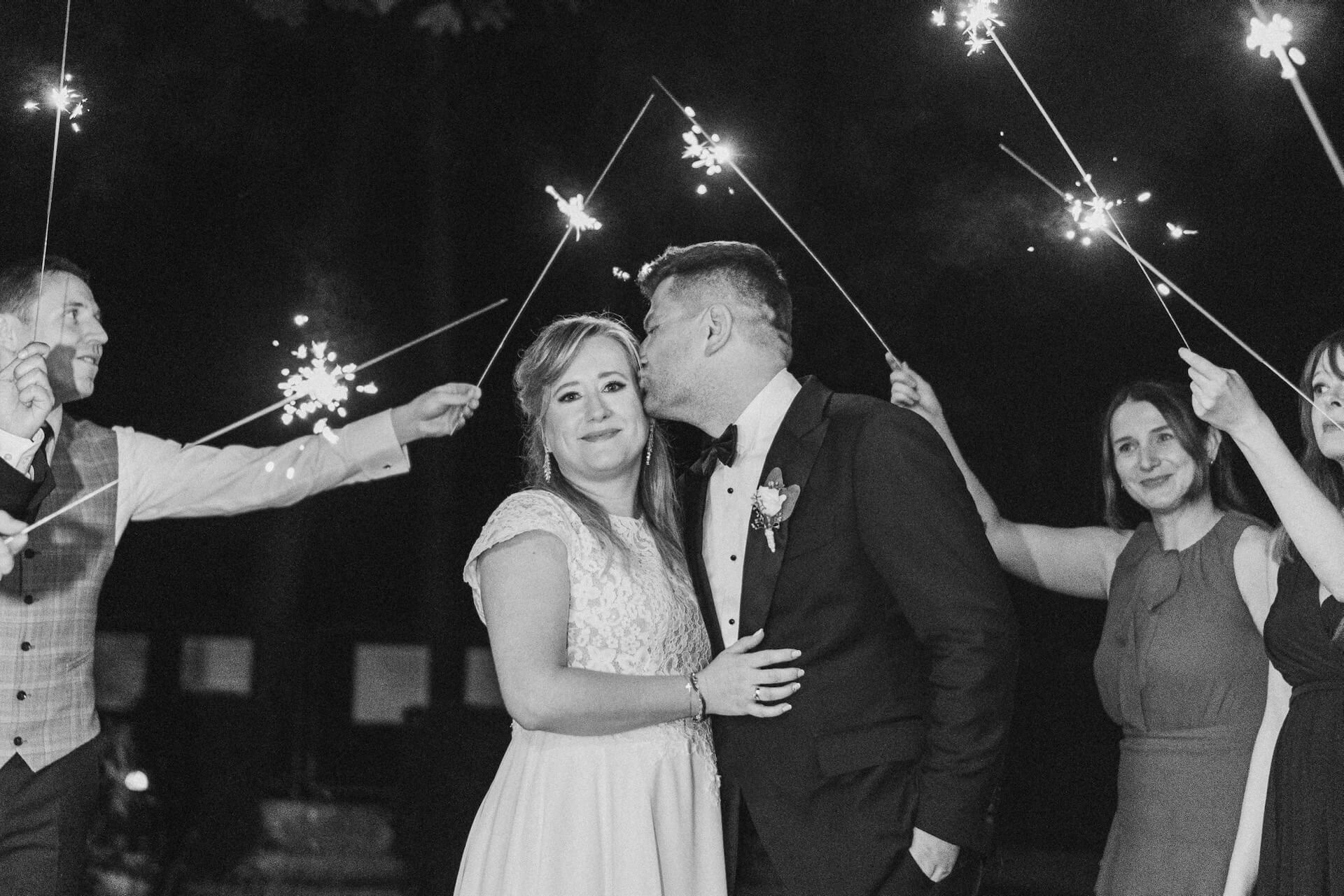 Fotografia slubna otwock i okolice przyjecie weselne zhotel zimne ognie zdjecie grupowe 01